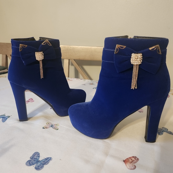 Chic Royal Blue Heeled Boots with Bow Detail - Picture 1 of 8